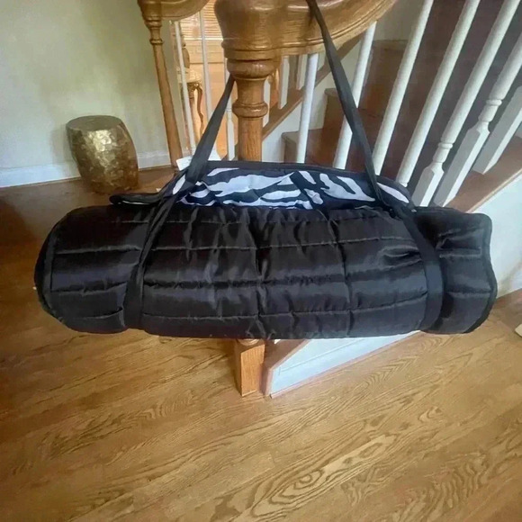 Beautiful long yoga mum with a pillow to sided black and zebra print lightweight - Picture 11 of 11